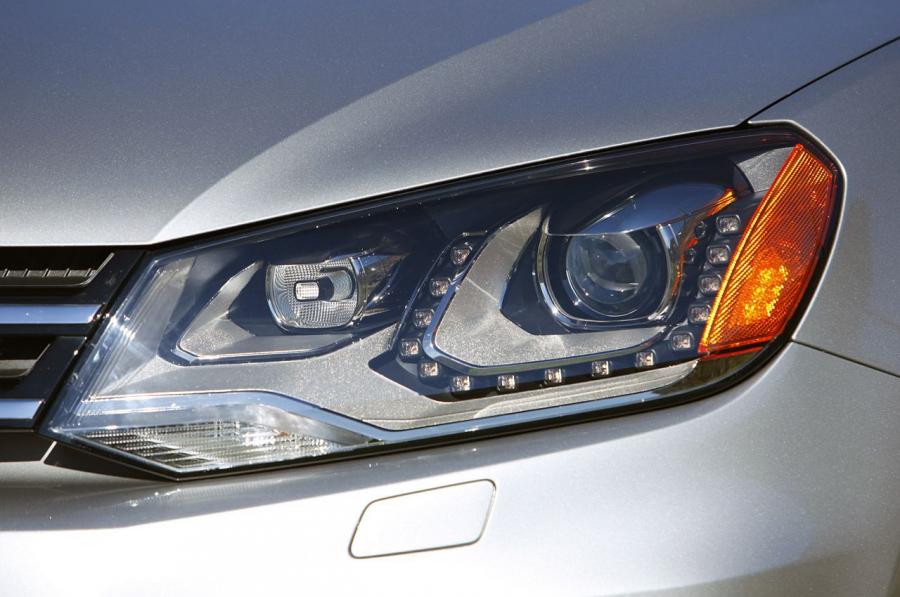  Volkswagen Touareg Hybrid 2011 года  (фото 41 из 49)